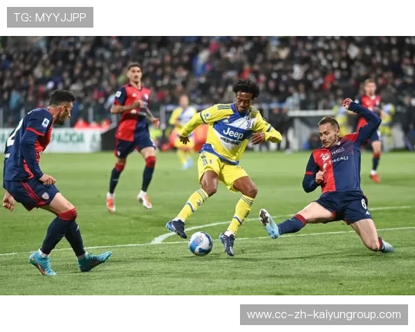 中场拦截后一条龙推进，完成漂亮进球——绝美逆袭瞬间解析